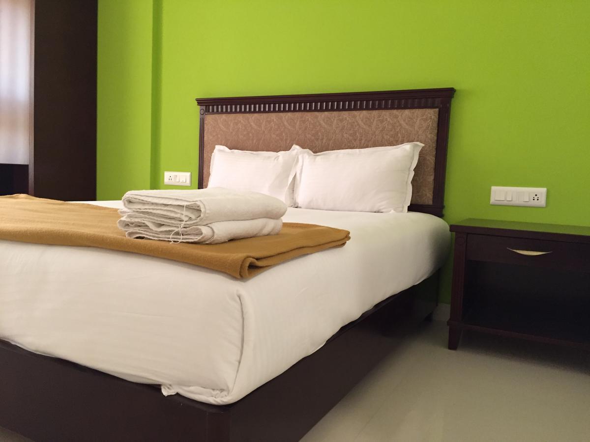 Temple Plaza Kochi Hotel Chottanikara Exterior foto