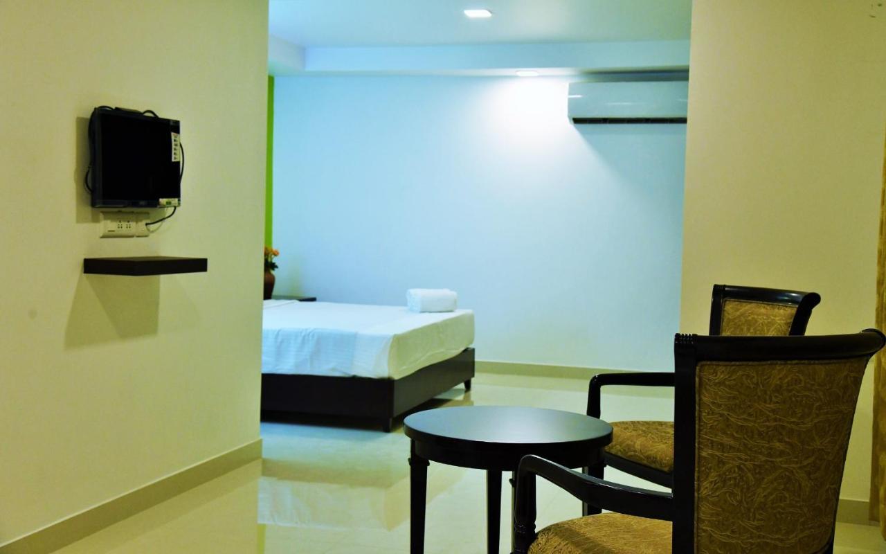 Temple Plaza Kochi Hotel Chottanikara Exterior foto