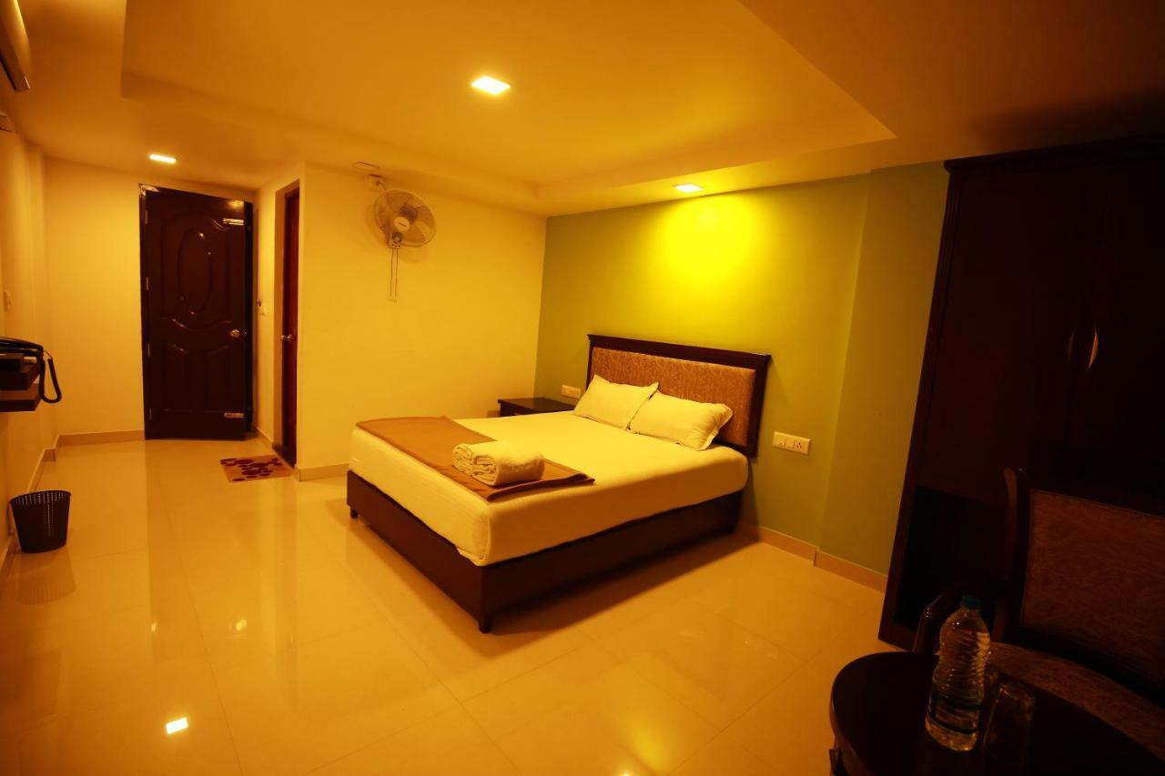 Temple Plaza Kochi Hotel Chottanikara Exterior foto